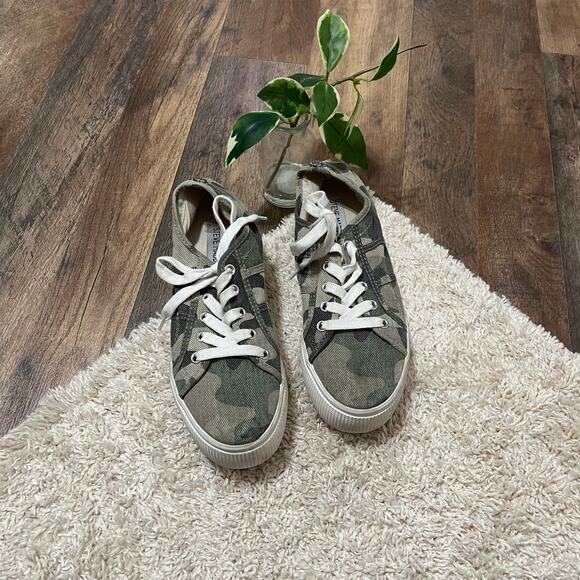 Steve Madden Size 7 M Camo Emmi Platform Lace Up Canvas Grunge Sneakers Shoes - Picture 2 of 7